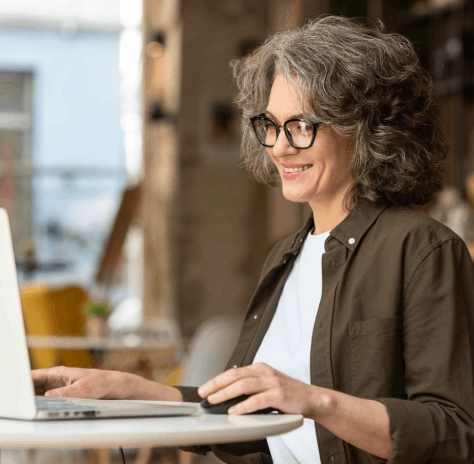 Imagem mulher computador